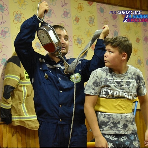 Спасатели проводят профилактическую работу с детьми